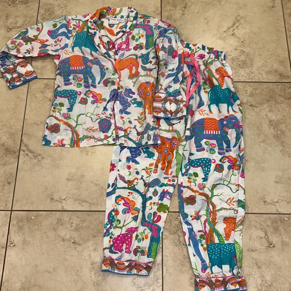 Gretchen Scott Designs elephant pjs size small